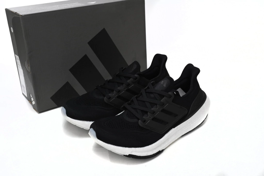 Adidas Ultraboost Light 23 Black/White