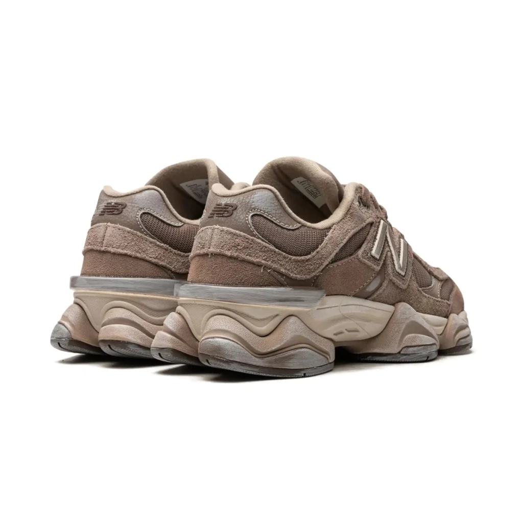 New Balance 9060 « Mushroom Brown »