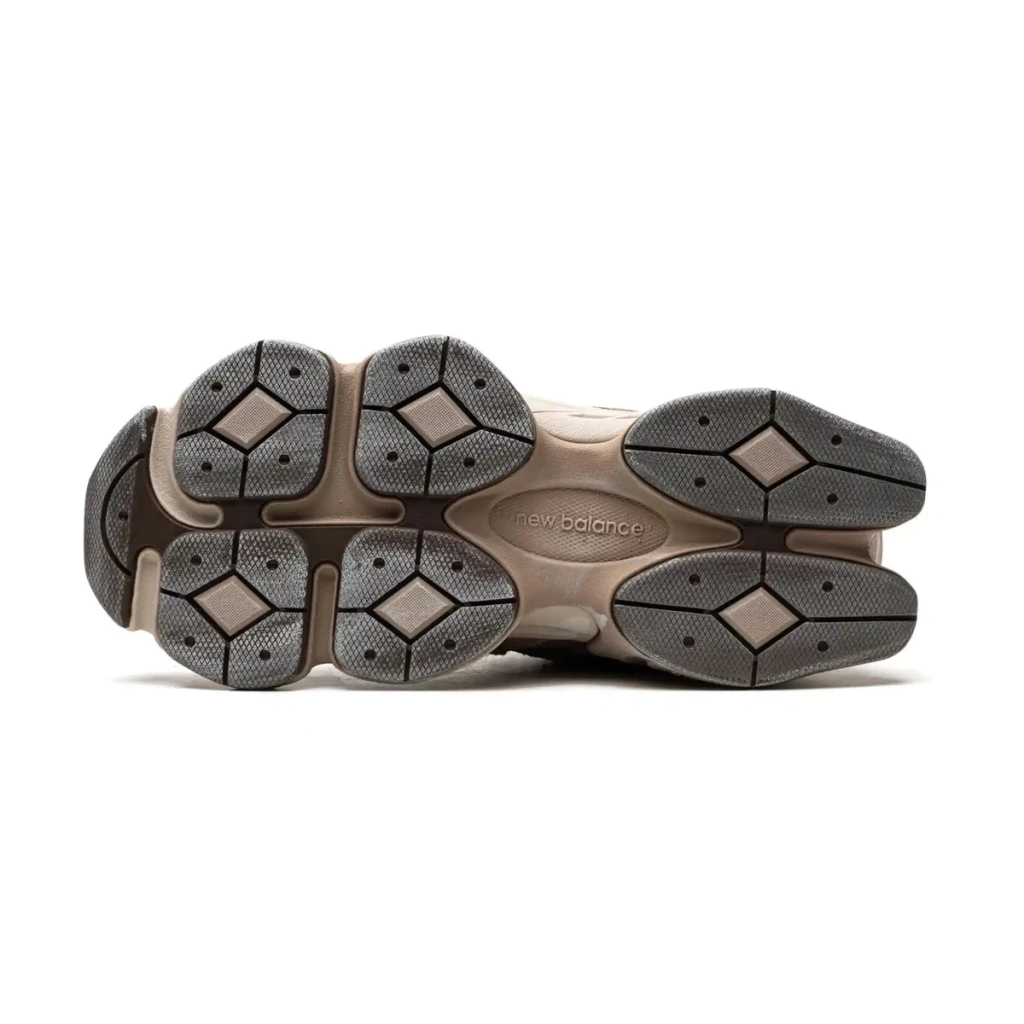 New Balance 9060 « Mushroom Brown »